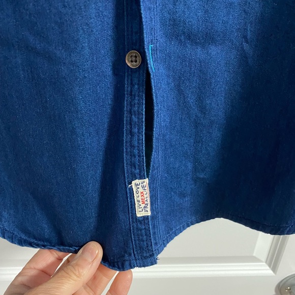 Mexx  men slim fit Jeans shirt . Size L Pocket on the left .Excellent condition - Picture 3 of 8
